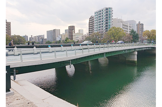 広島市「平和大橋歩道橋」